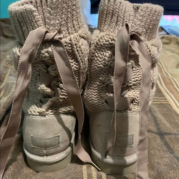 Pink uggs - Picture 3 of 6